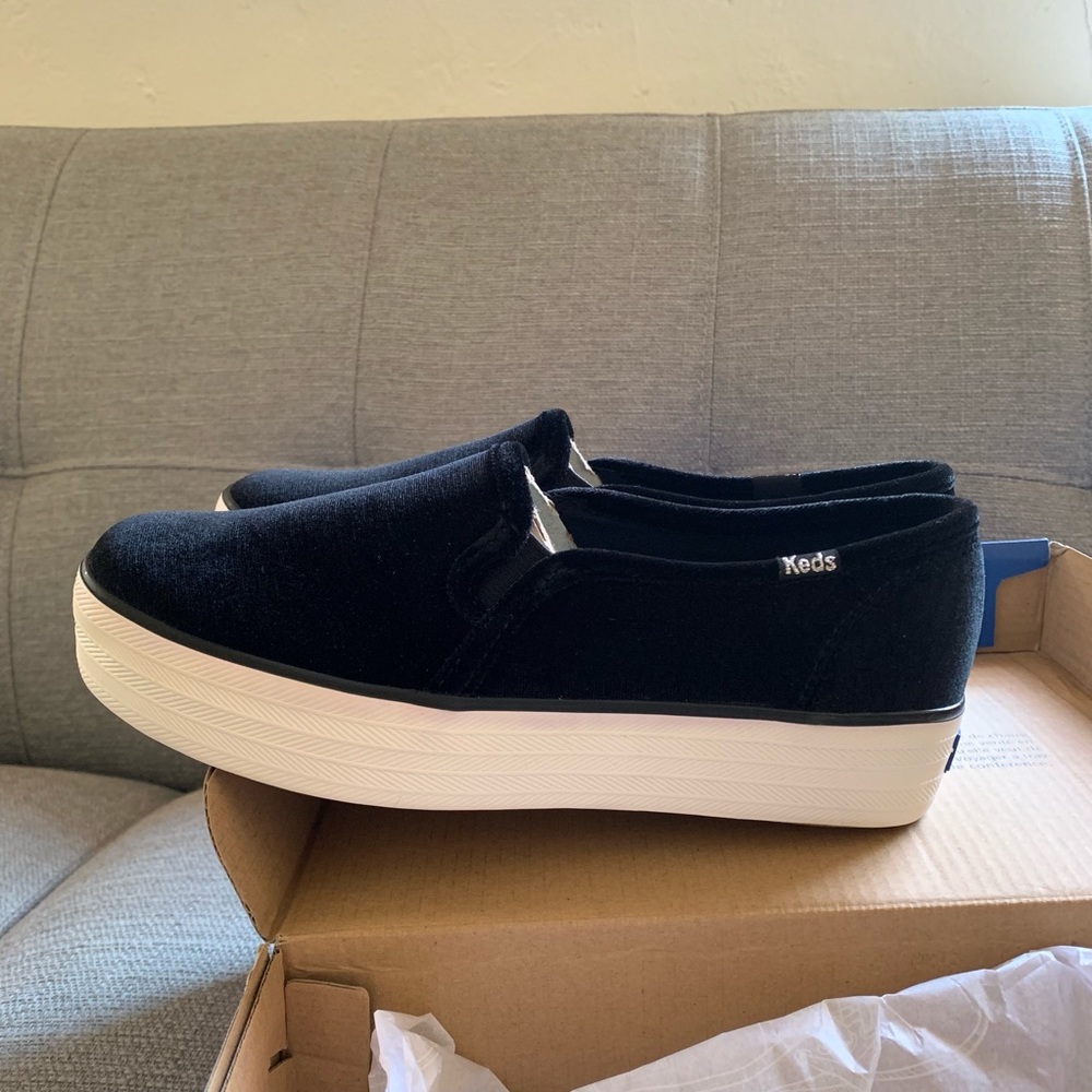 ✖️SOLD✖️Keds platform black velvet slip on Size 6 - Picture 3 of 4